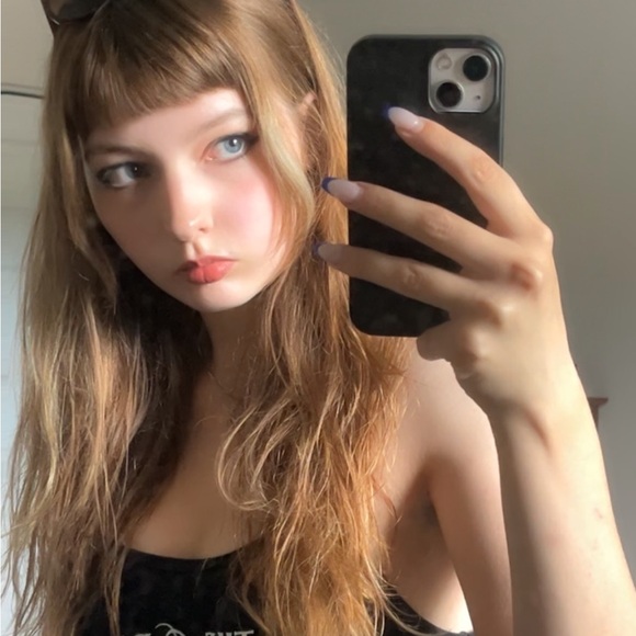 Meet your Posher, Hailey - Picture 5 of 9